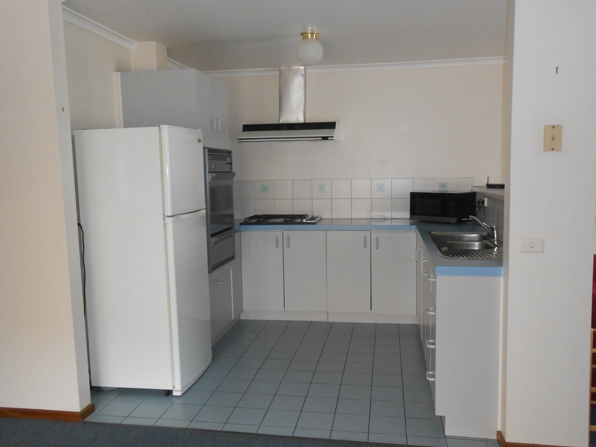 SHORT STROLL TO ALL AMENITIES