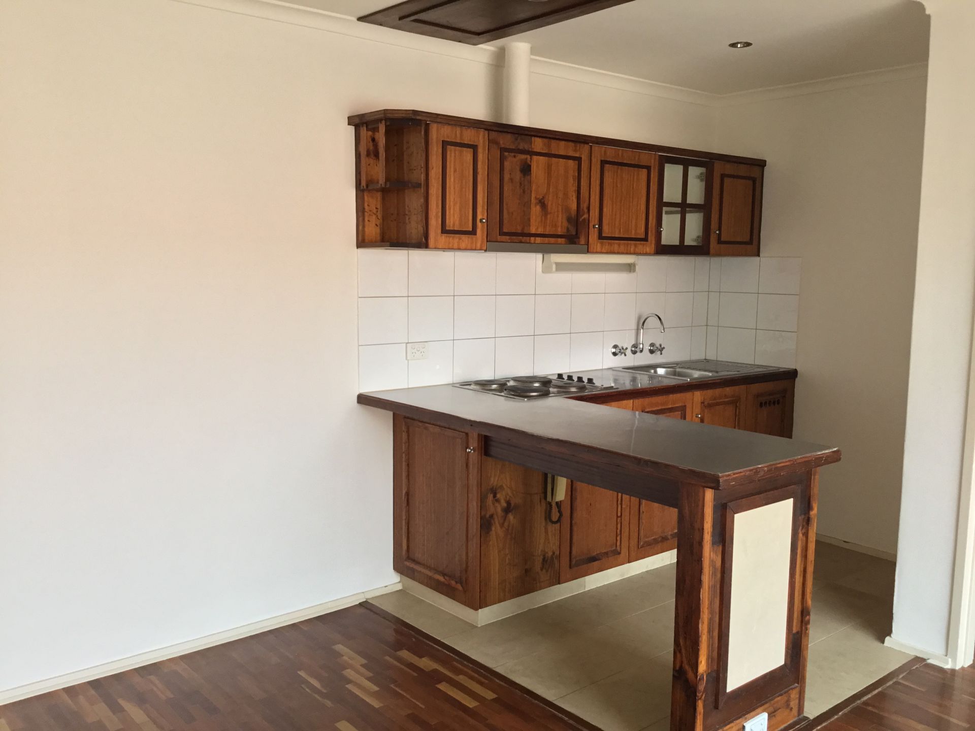 Refurbished Apartment, High St At Your Doorstep