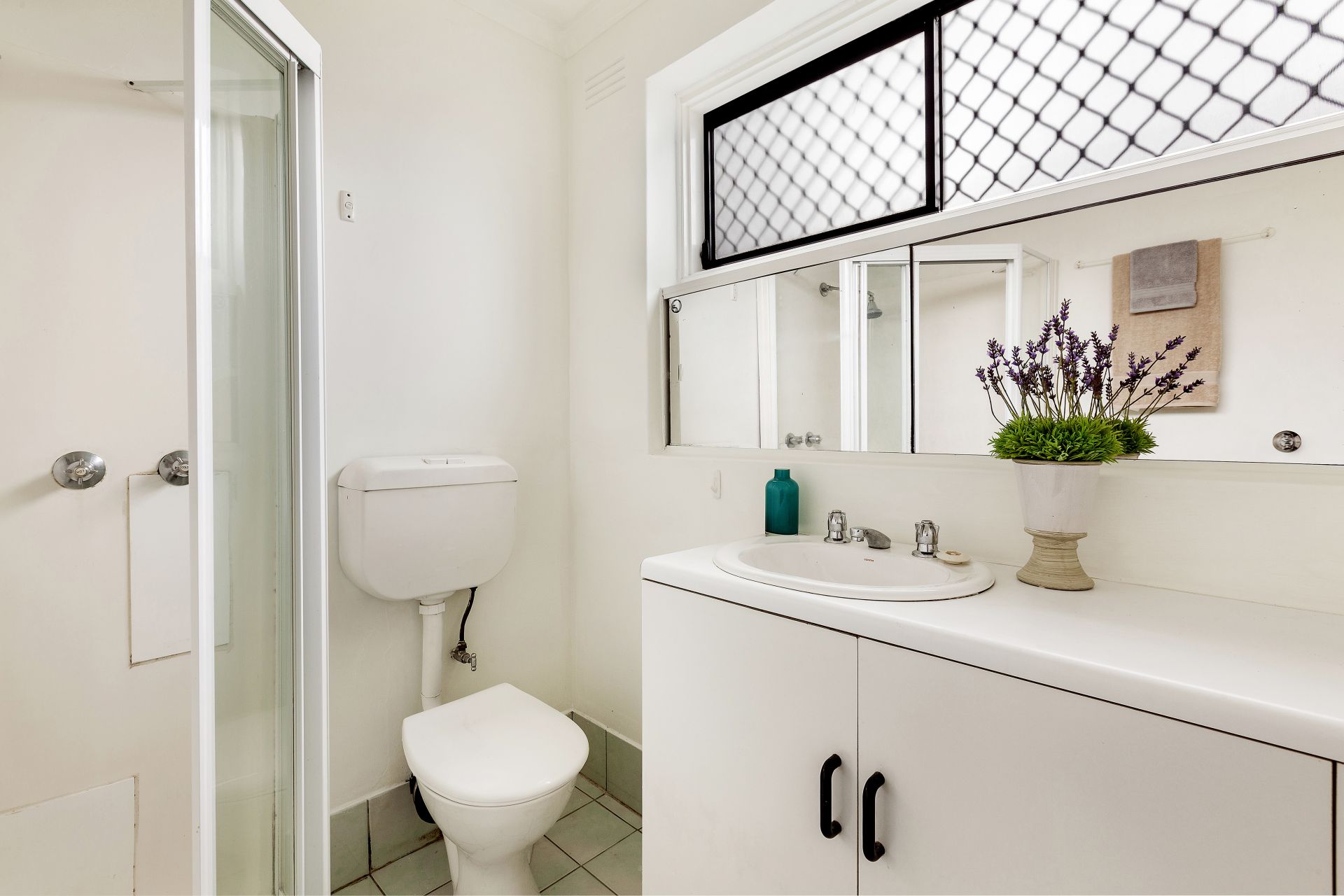 Beautifully presented unit! Gas & Electricity included!