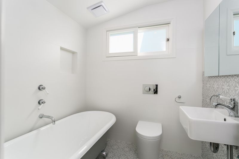 Sophisticated Annandale Terrace  Like Brand New!