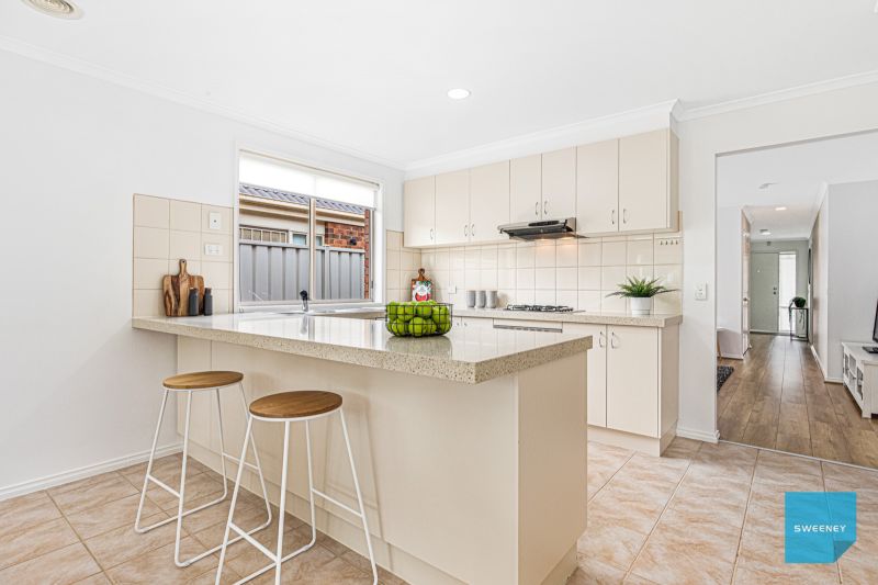 15 Naracoorte Drive, Caroline Springs - Thumbnail 6