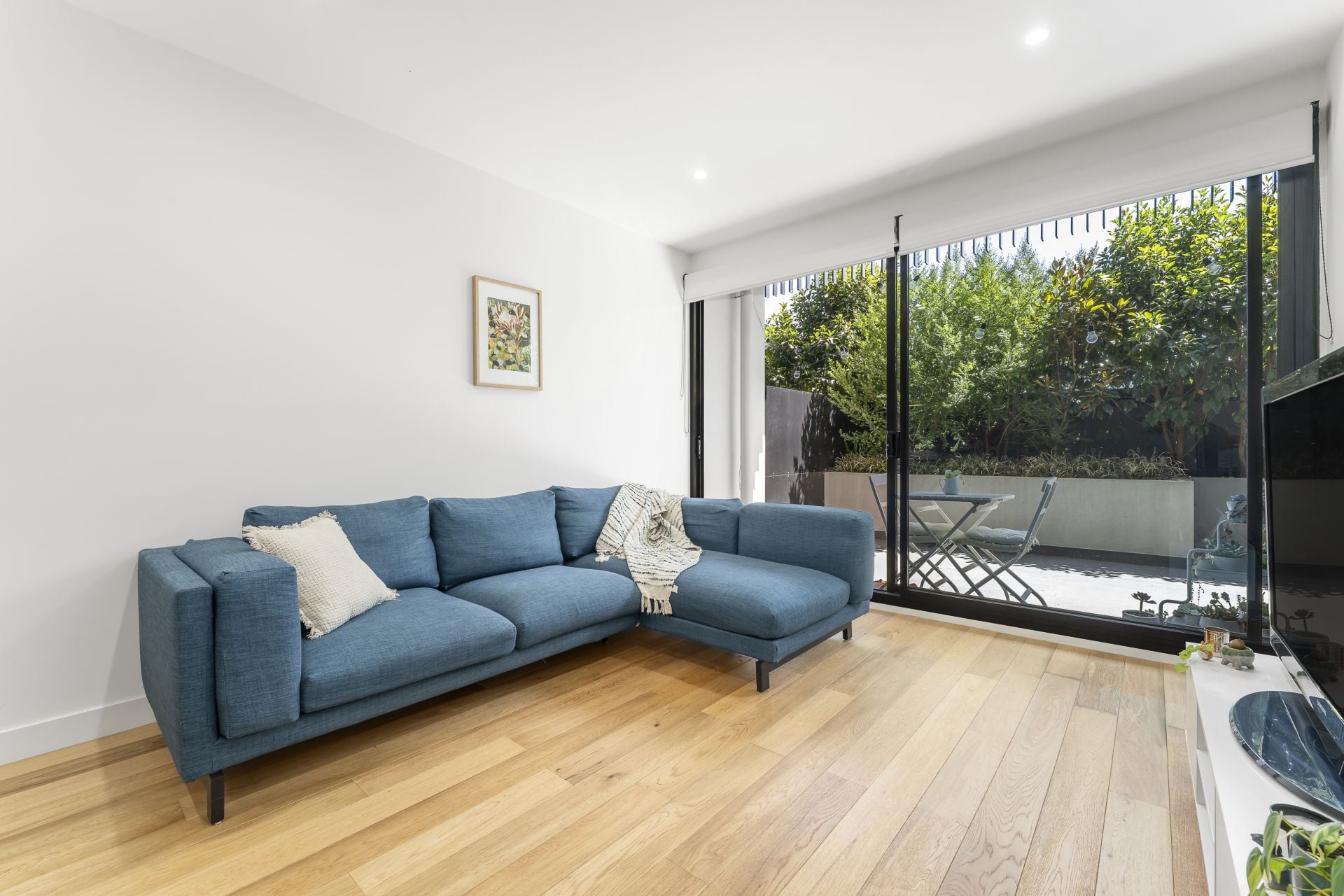 Luxurious Ground Floor Oasis: Prime Location, Elegant Living