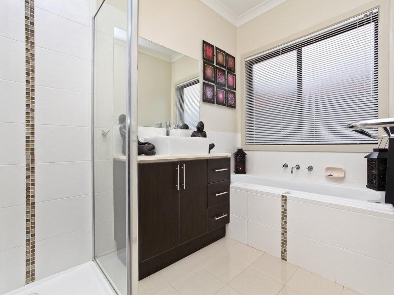 21 Viewbank Walk, Caroline Springs - Thumbnail 7