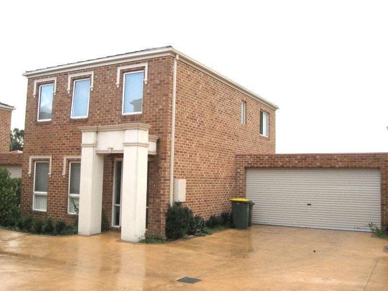 2/4 Buick Crescent, Mill Park