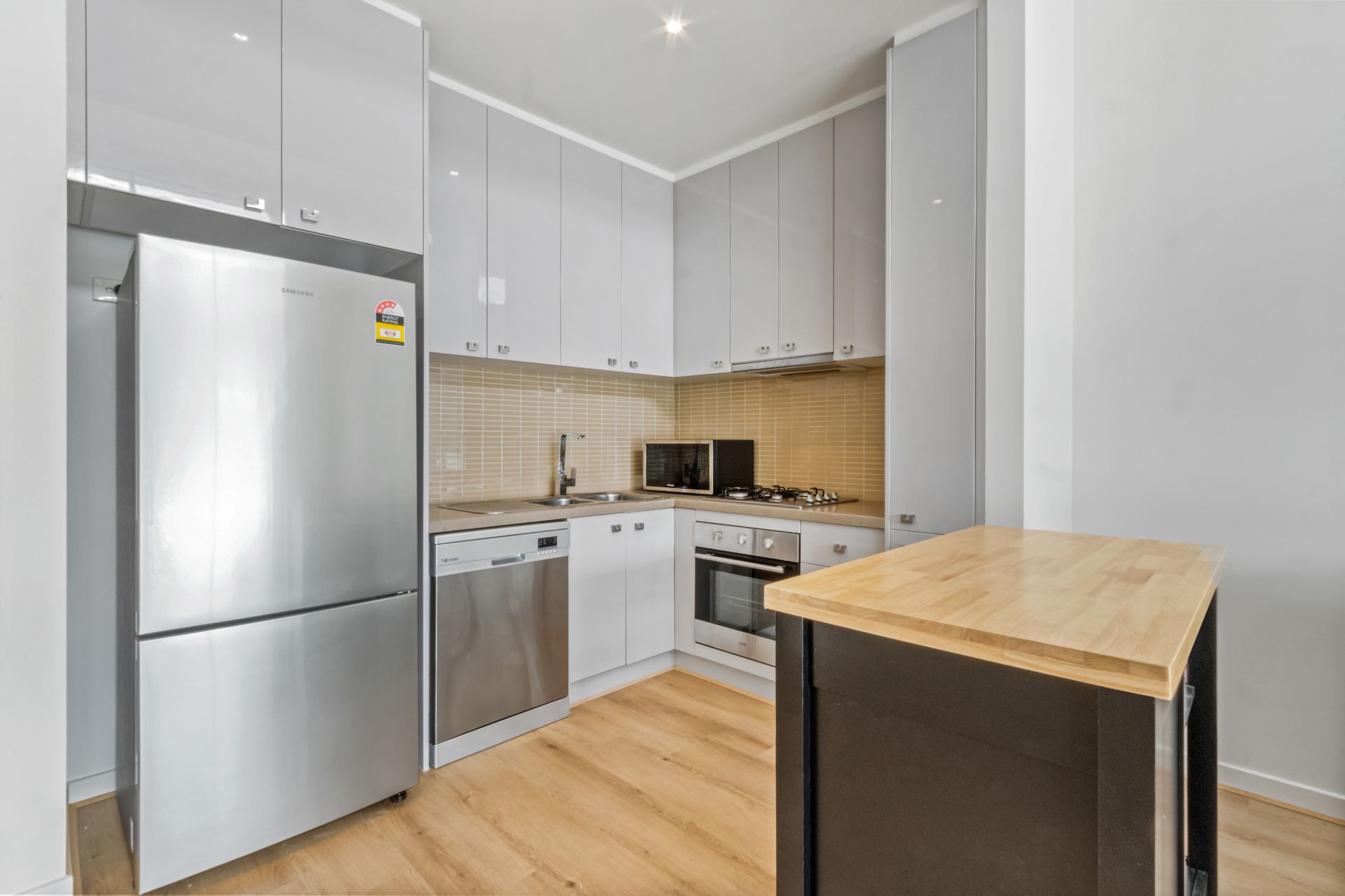 Stylish 2-Bedroom Townhouse in Melbourne's Trendy Inner North
