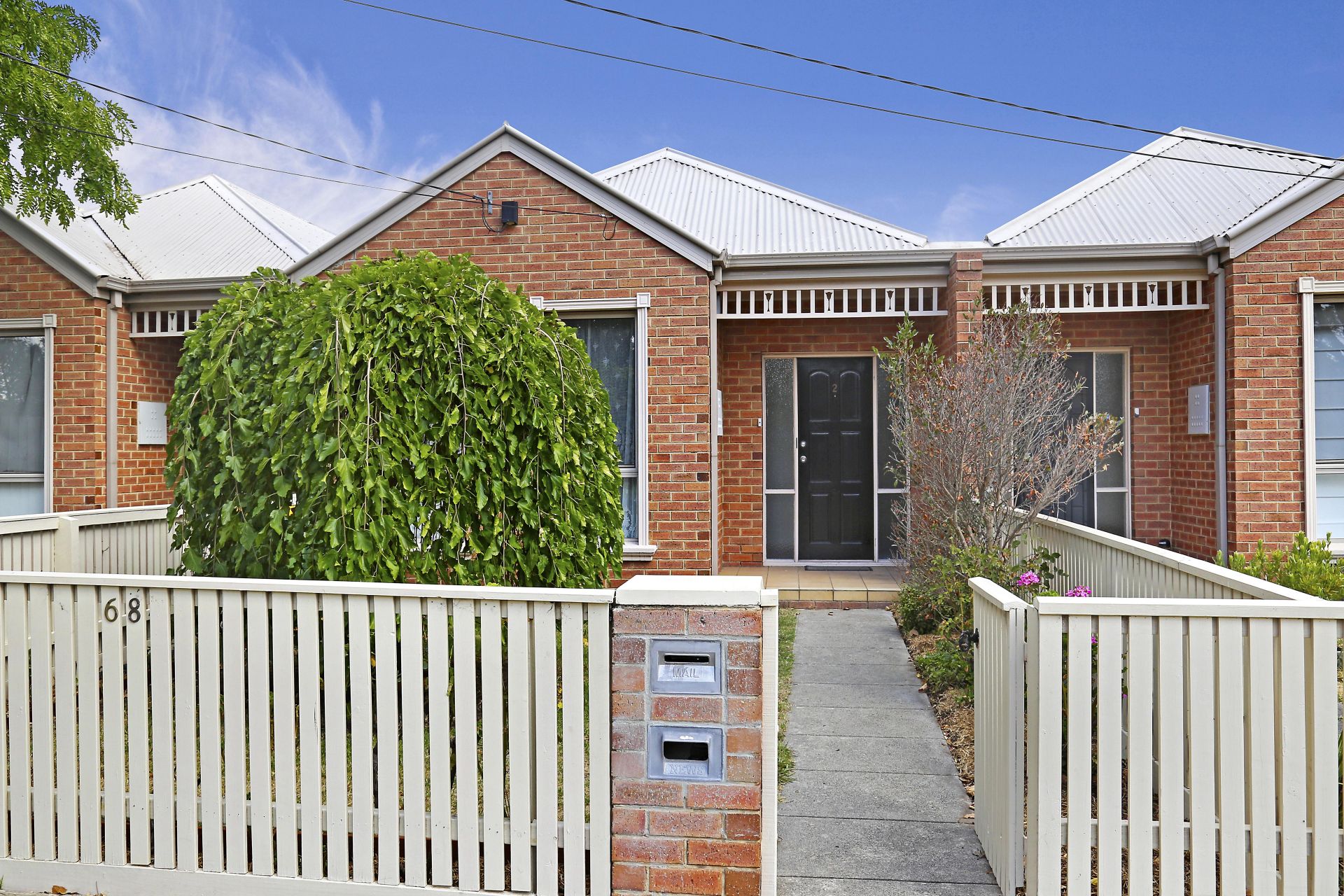 Inviting Lifestyle At Thornbury's Heart!
