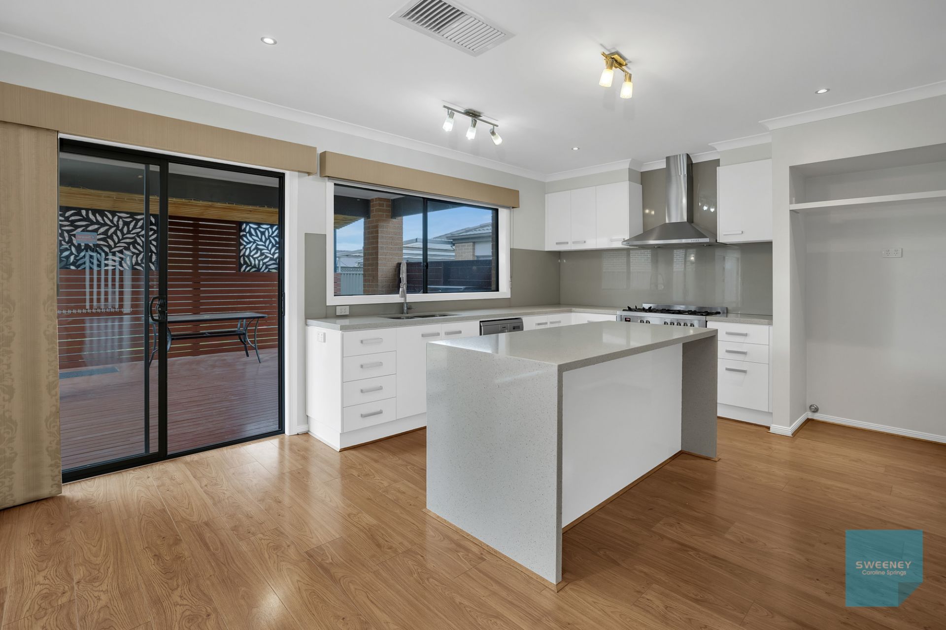 8 City Vista Court, Fraser Rise - Thumbnail 4