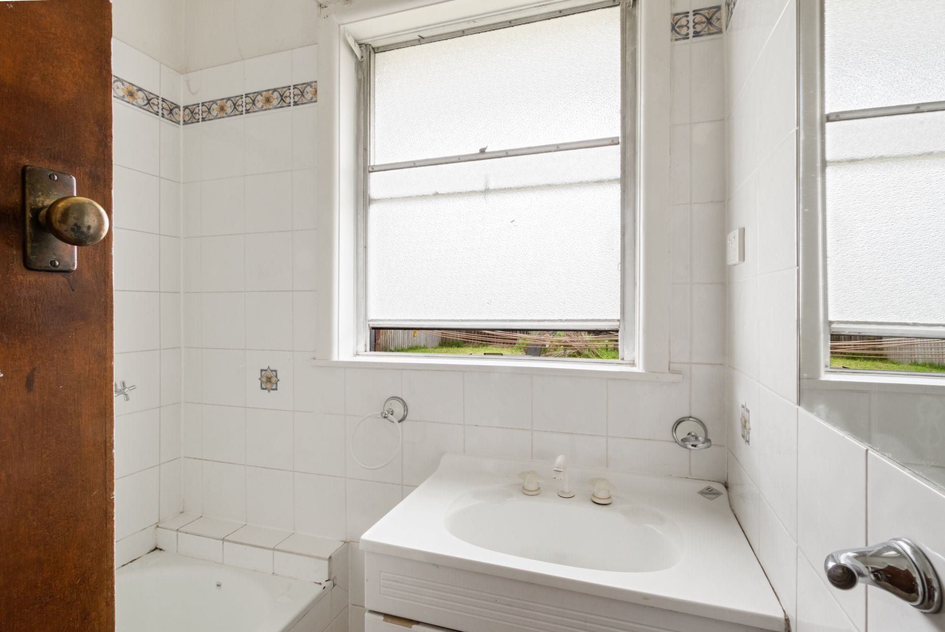 SHORT TERM LEASE AVAILABLE FOR CHEAP!