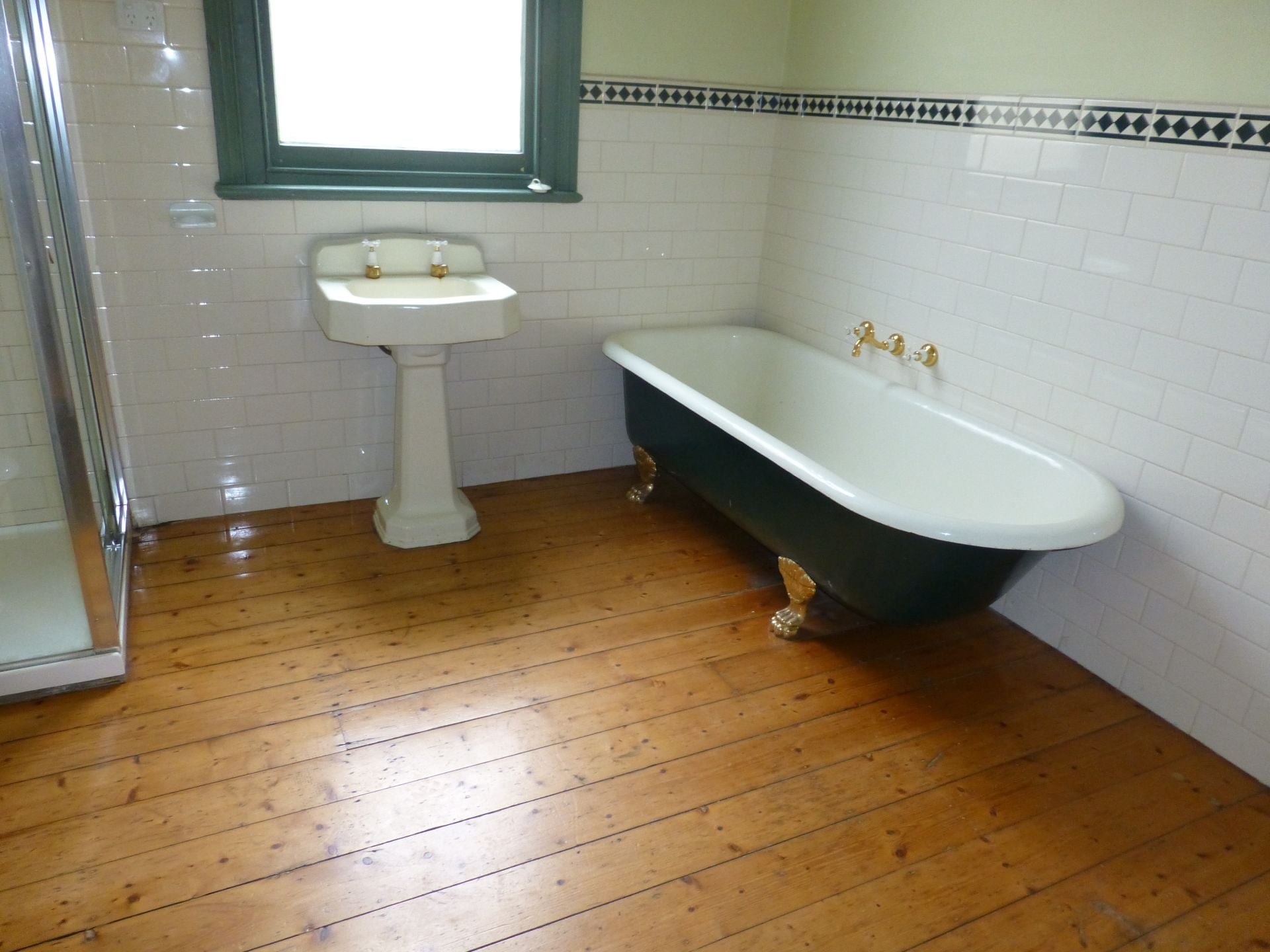 A home just minutes from High Street!