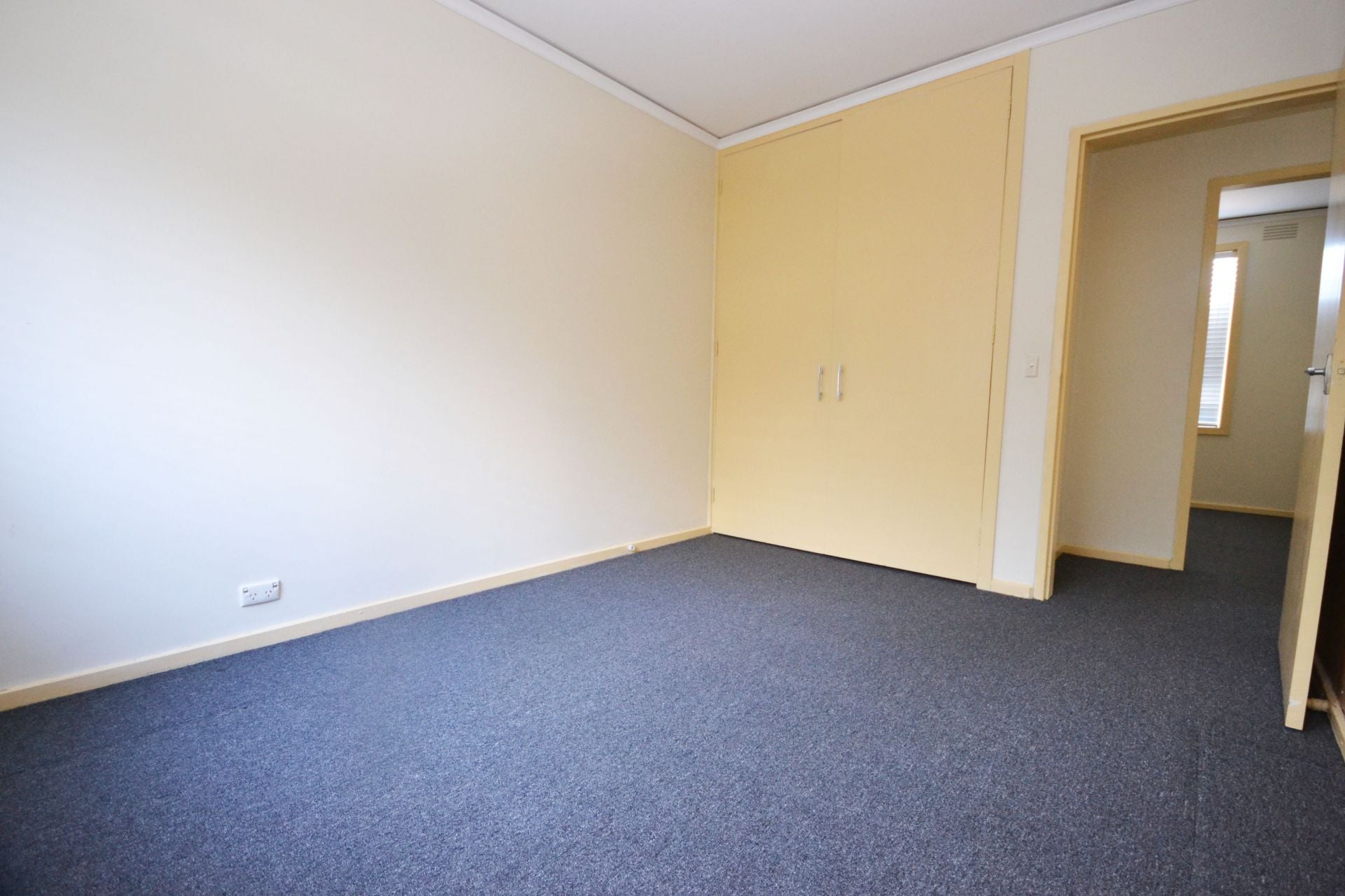 FABULOUS LOCATION & PRICED TO PLEASE