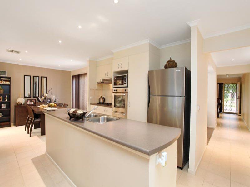 25 Klippel Way, Caroline Springs - Thumbnail 4