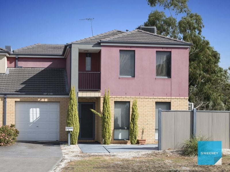 9/8 Sherdley Green, Caroline Springs - Thumbnail 2