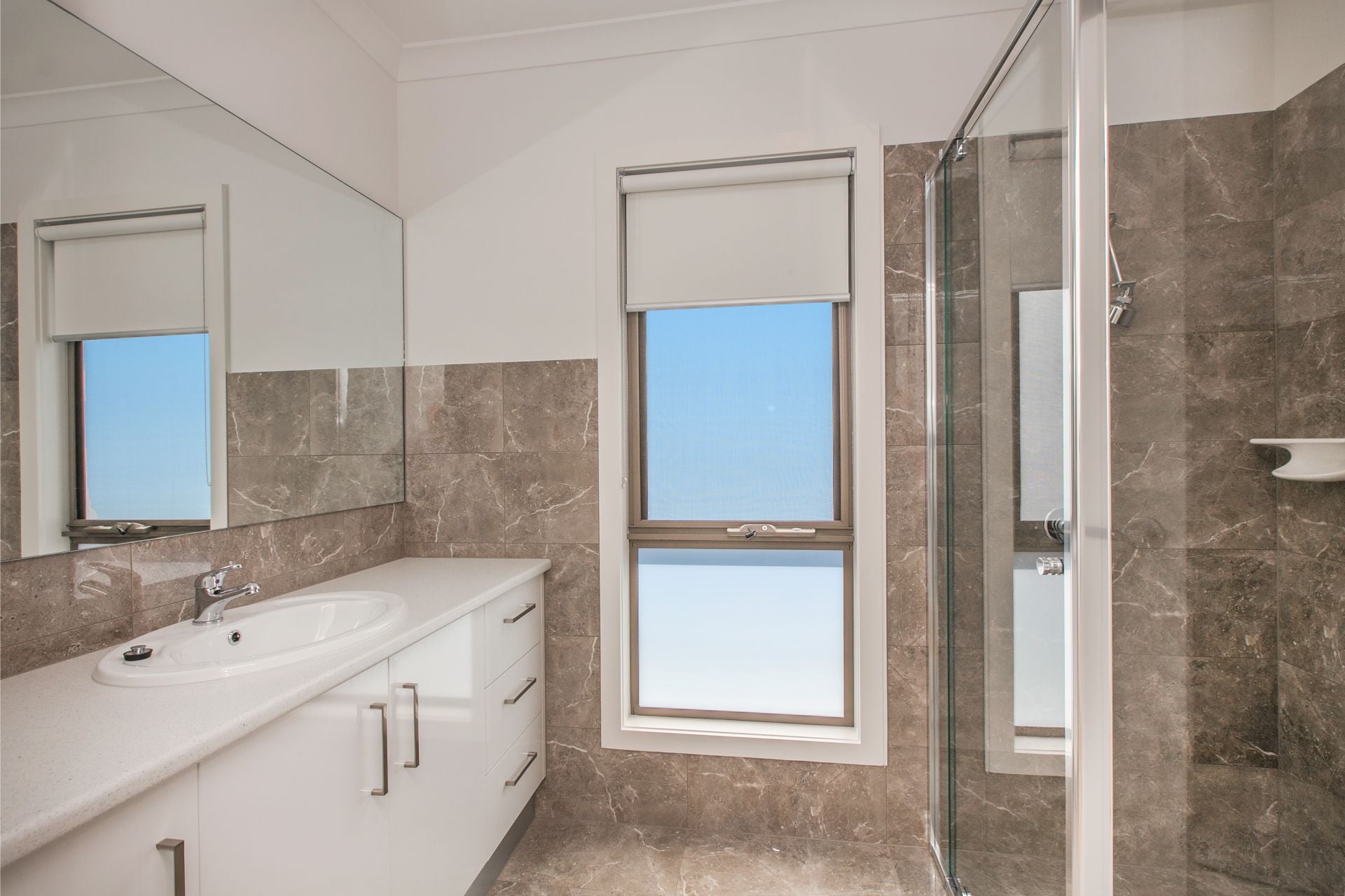 STYLISH UNIT IN GREAT LOCATION