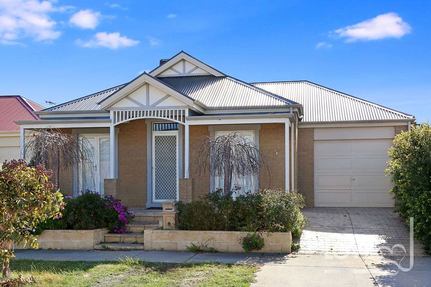 FAMILY HOME BURSTING WITH CHARM  *Insp Sat 26th Nov @ 12:25pm*