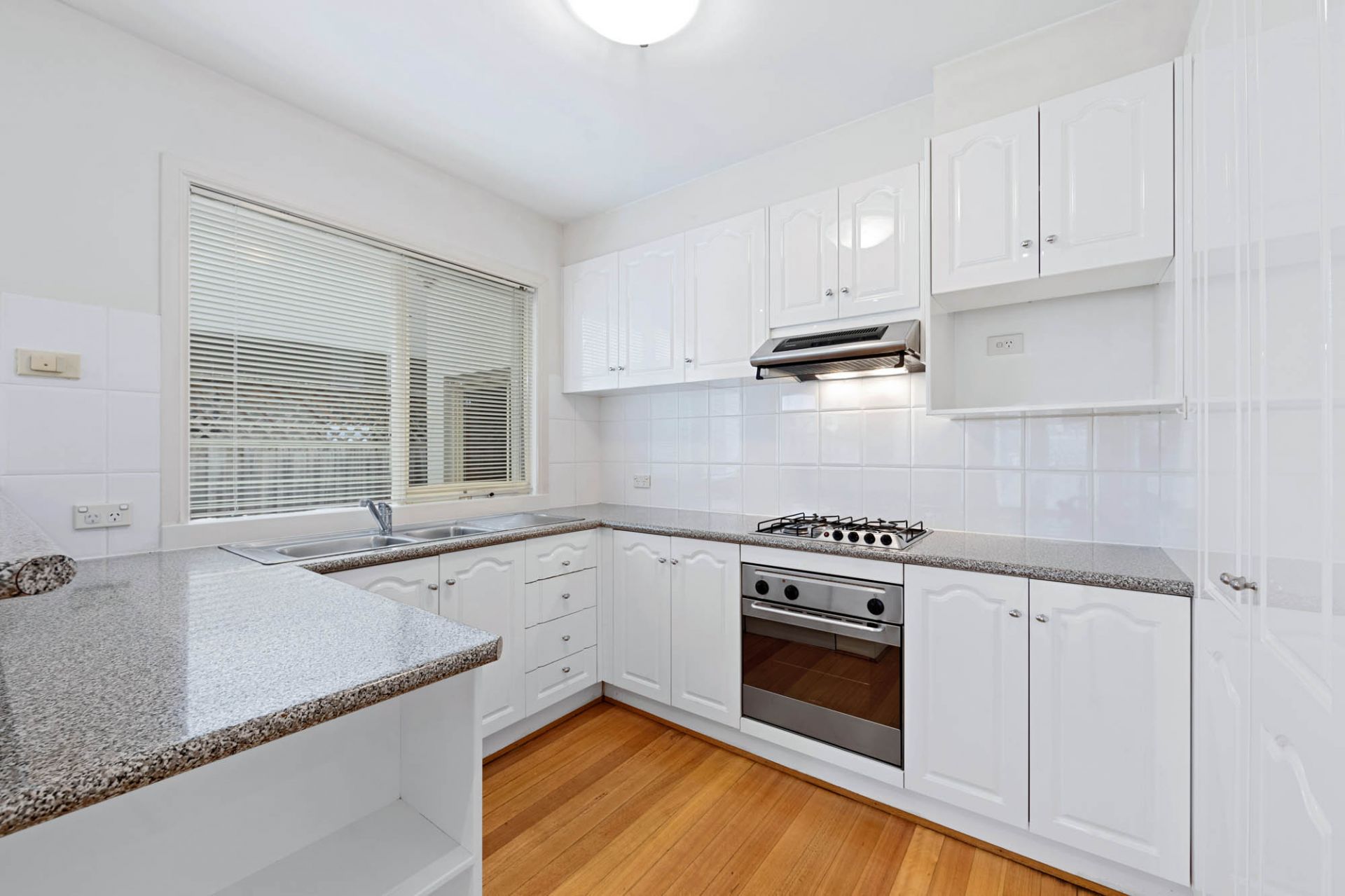 1/483 St Kilda Street, Elwood - Thumbnail 3