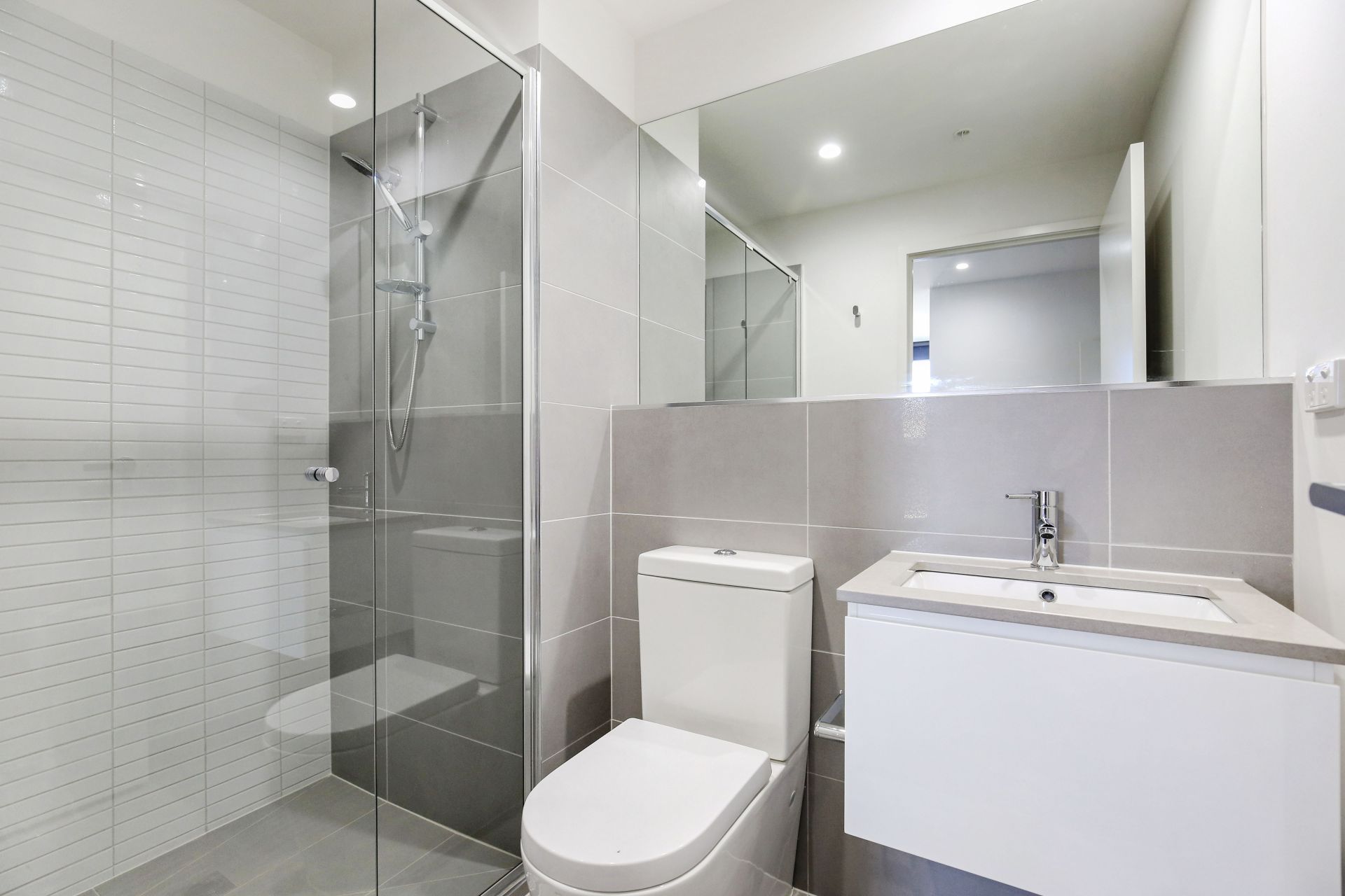 Near New Two Bedroom Apartment in Prime Location