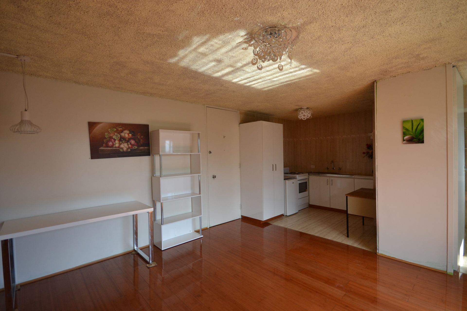 STUDIO WITHIN WALKING DISTANCE TO HIGH STREET AND PRESTON MARKET!