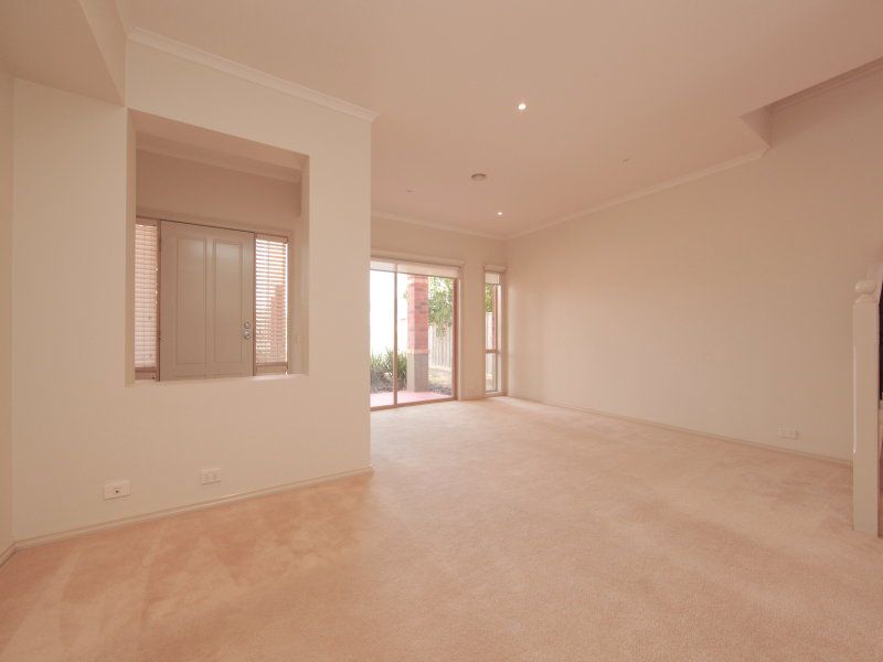 22 Flame Crescent SOUTH MORANG, South Morang - Thumbnail 5