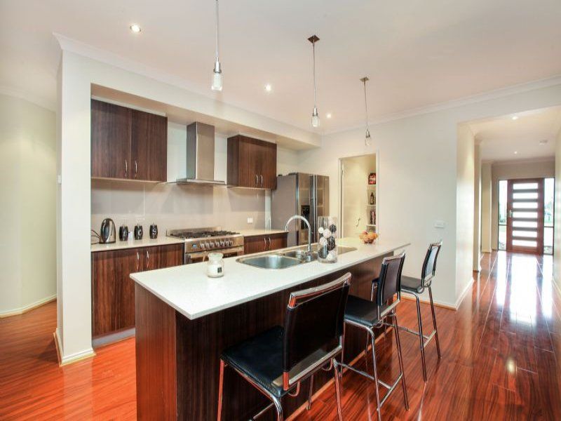 19 Lambertia Loop, Caroline Springs - Thumbnail 3