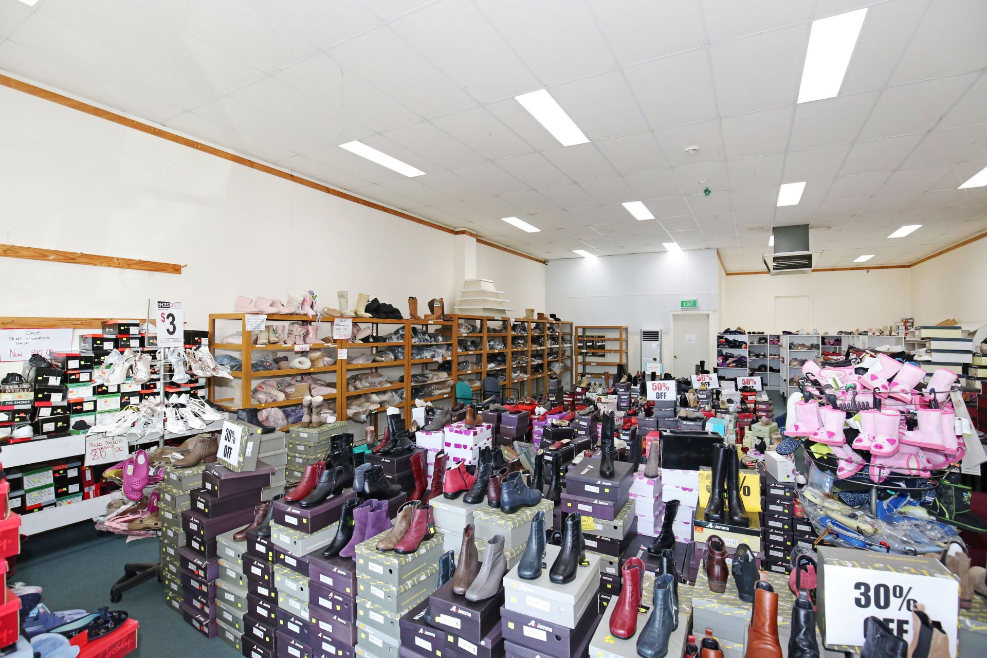 UNDER OFFER!!

GREAT HIGH STREET RETAIL SPACE!!
