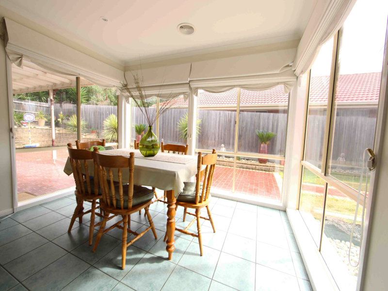 17 Trinity Way SOUTH MORANG, South Morang - Thumbnail 6