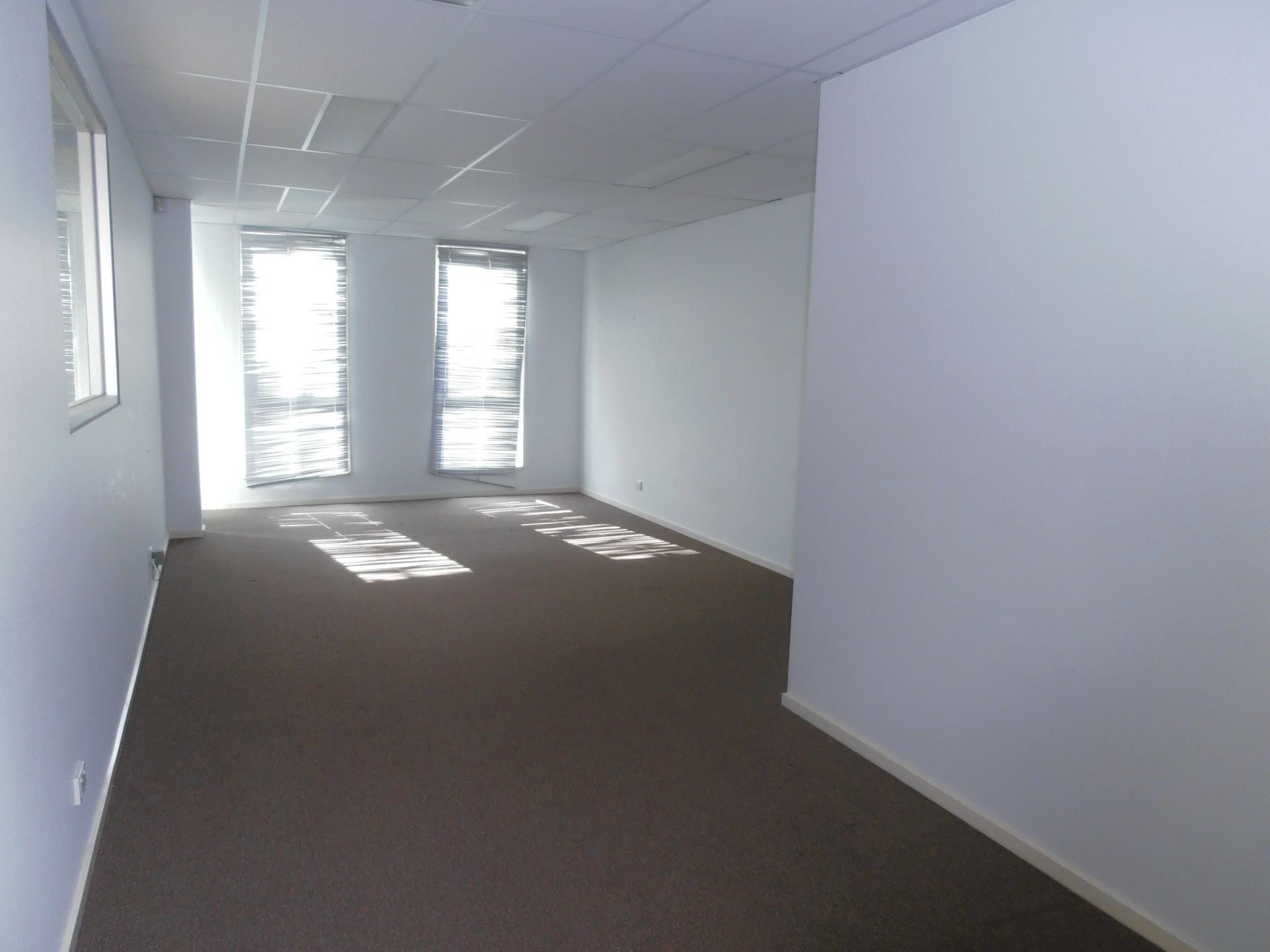 MODERN OFFICE/WAREHOUSE IN SOUGHT AFTER LOCATION