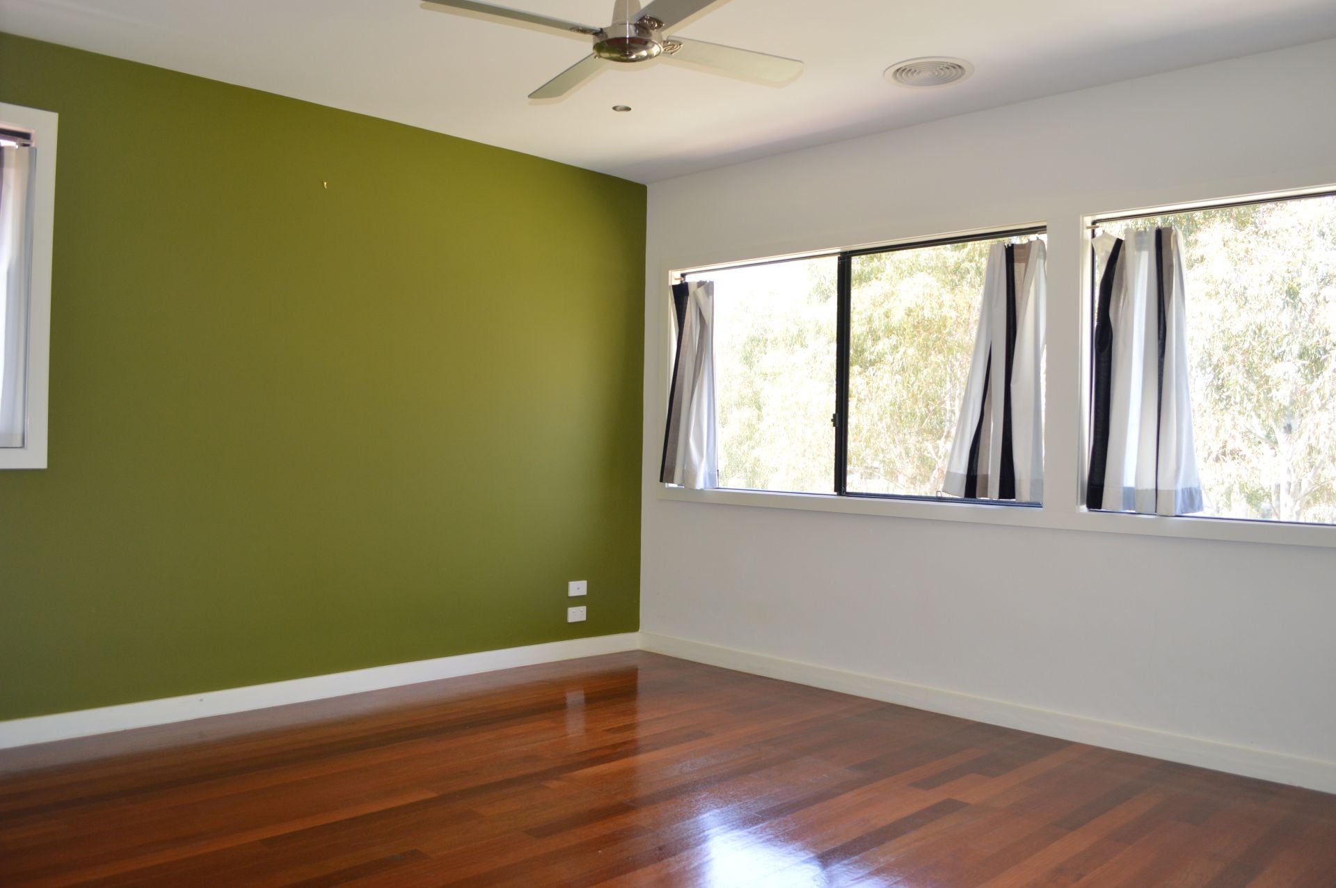 MODERN HOME, CONVENIENT LOCATION