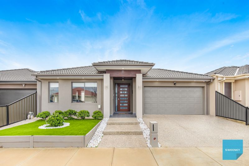 16 Caro Way, Fraser Rise - Thumbnail 2