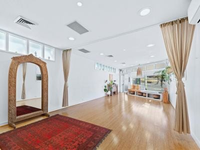 RARE REFURBISHED FREESTANDING RETAIL/OFFICE!