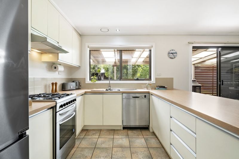 40 Pandora Avenue, Thomastown