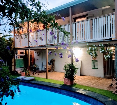 NIGHT 'n' DAY, THIS IS THE ONE! STUNNING VIEWS, COUNTRY ELEGANCE WITH C.B.D. PRIVACY