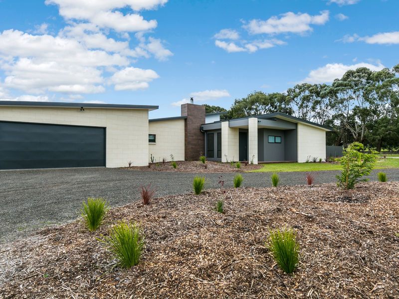 31 Scorpio Street, Torquay - Thumbnail 2