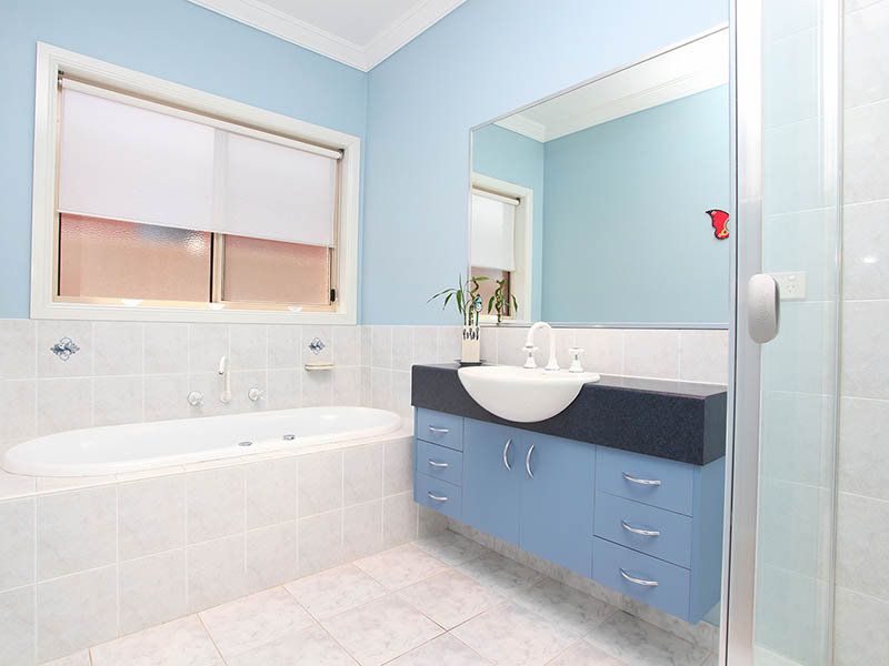 10 Edgbaston Parade, Caroline Springs - Thumbnail 6