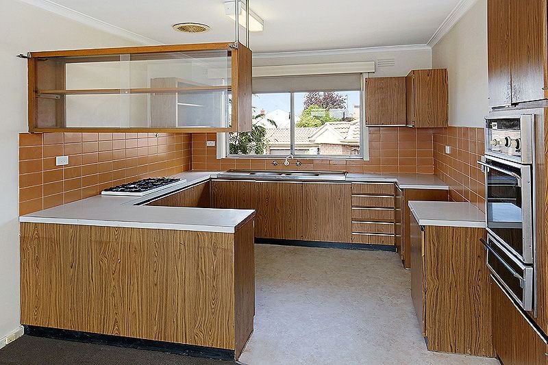 Two Bedroom Apartment in Quiet Street!