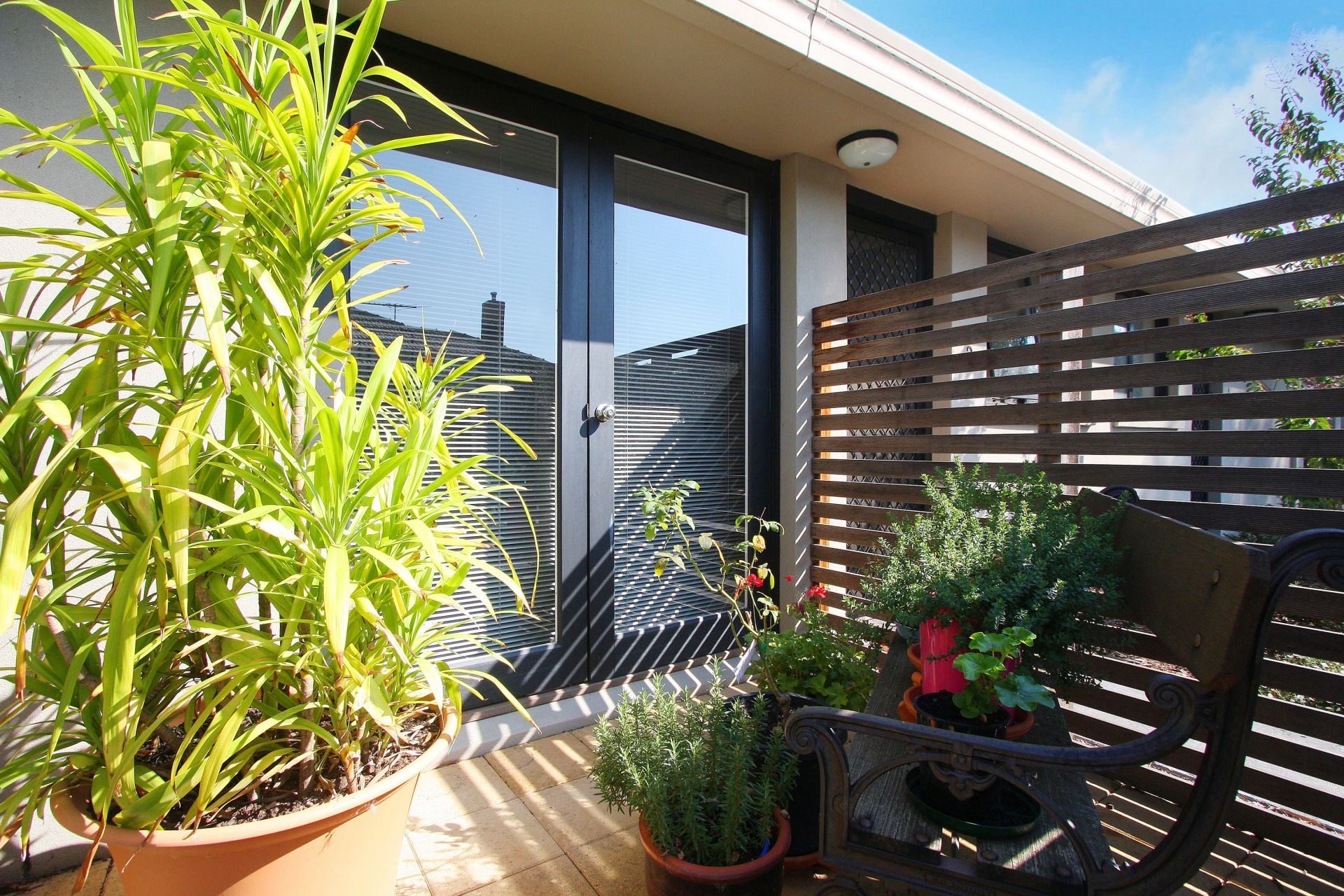 Perfectly refurbished with two courtyards.