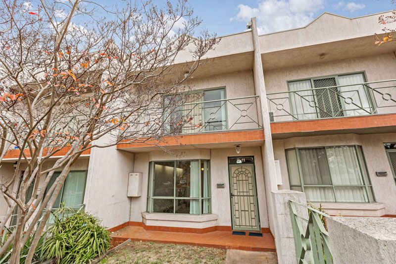 3/11 Ballarat Road, Footscray - Thumbnail 2