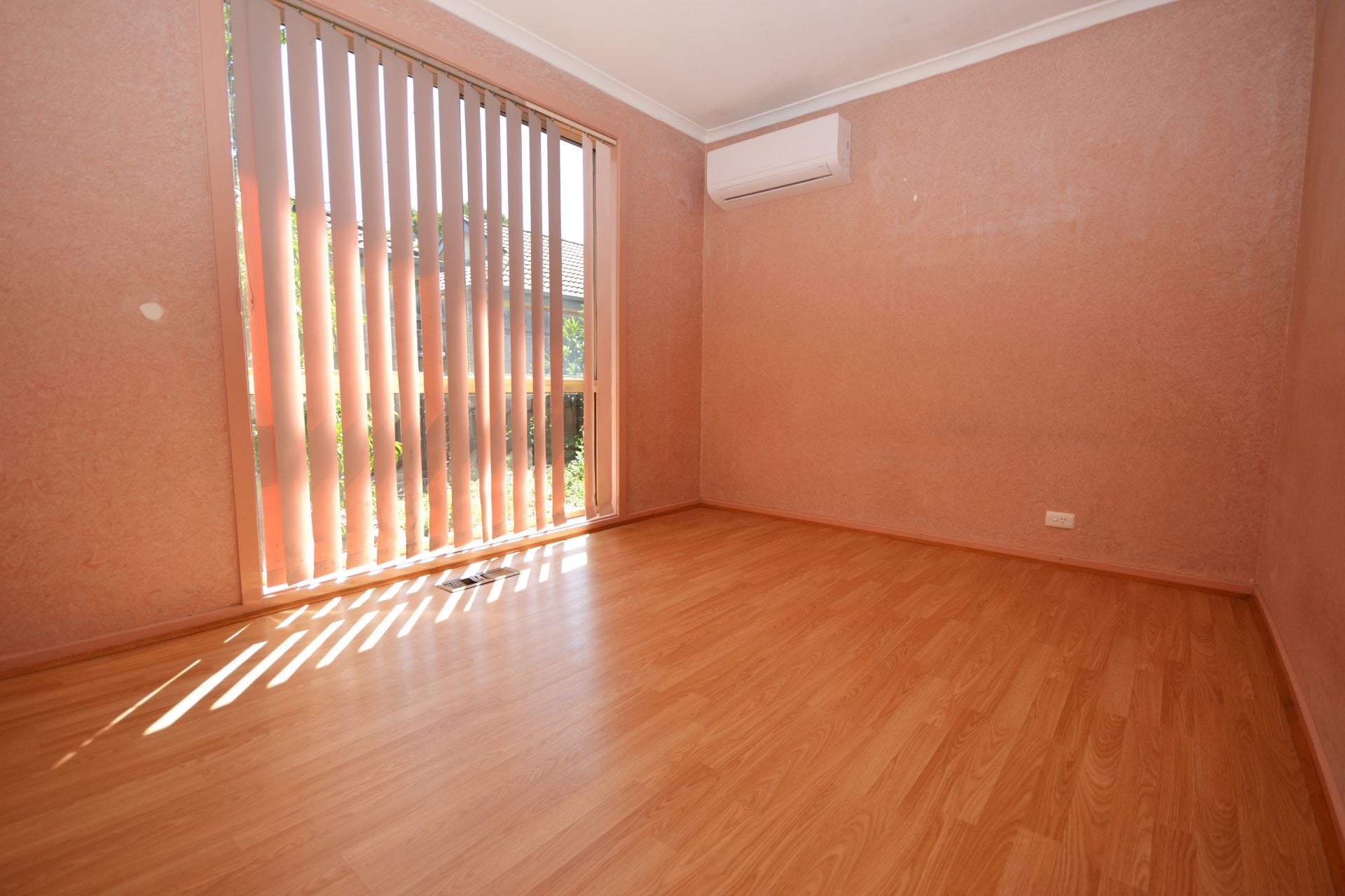THREE BEDROOM BRICK VENEER HOME!