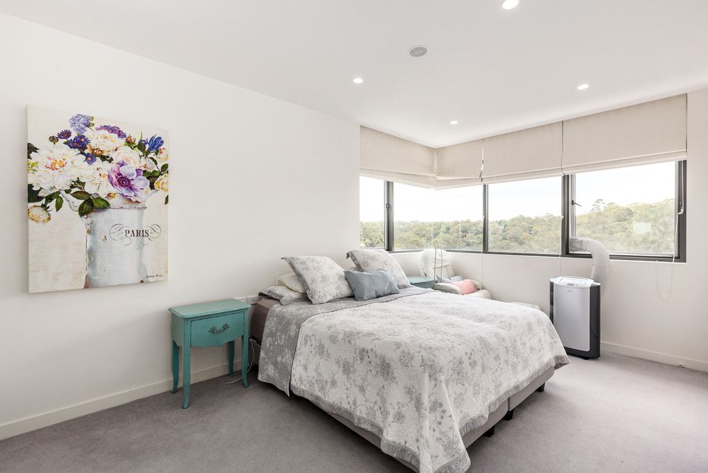 Stunning Water View Apartment