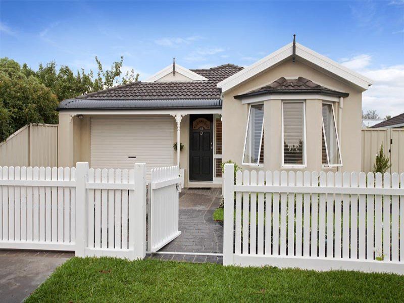 42 Milburn Circuit, Caroline Springs - Thumbnail 2