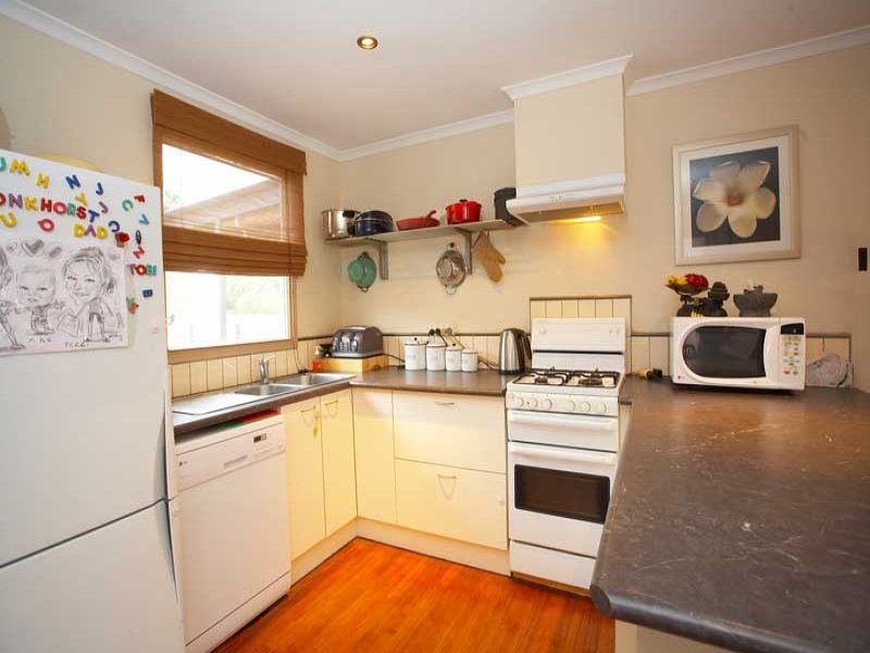 7 Evans Crescent, Laverton - Thumbnail 3