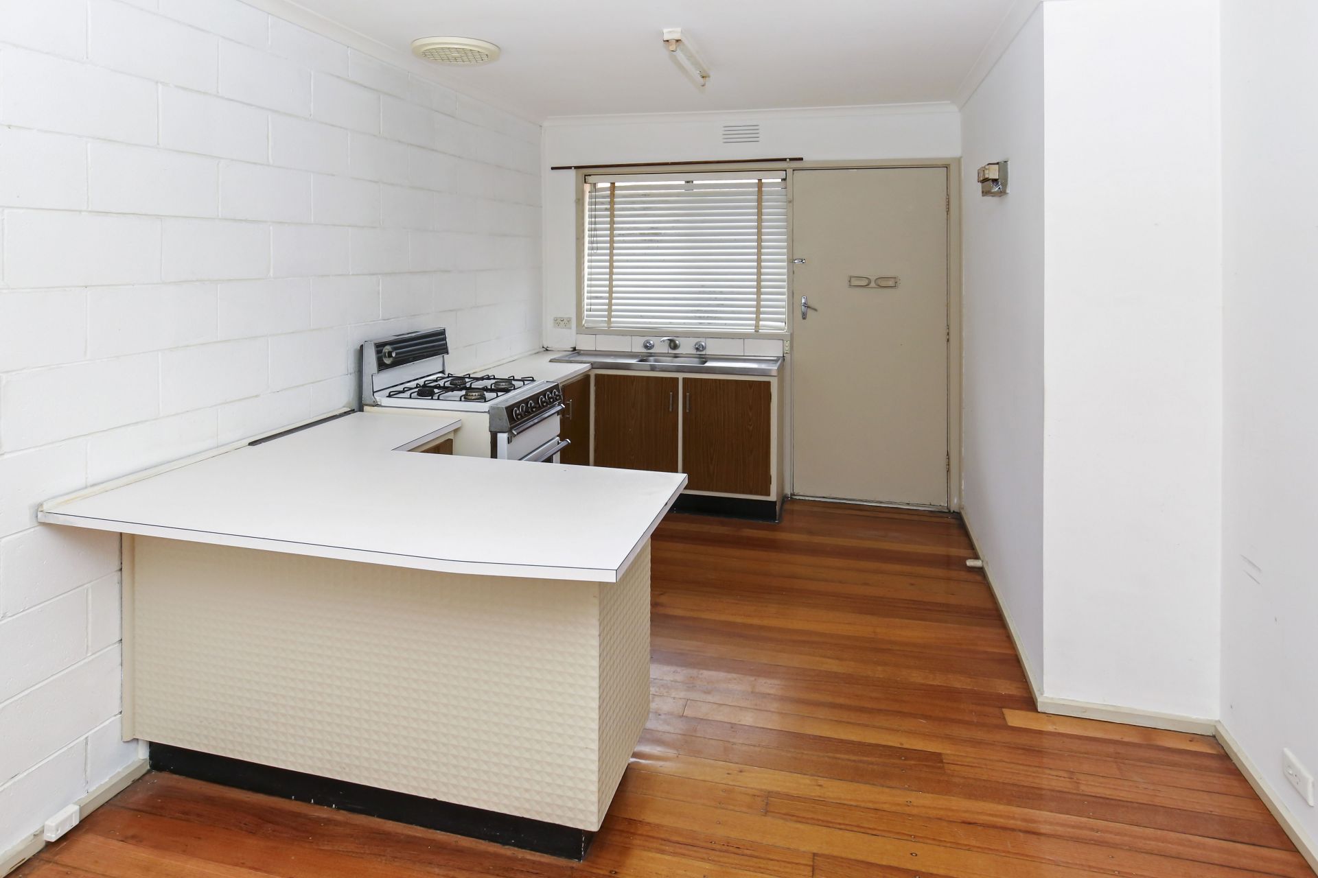 Affordable 2 Bedroom Unit with Courtyard and train station at your door step.