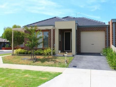 MODERN, LOW MAINTENANCE HOME!