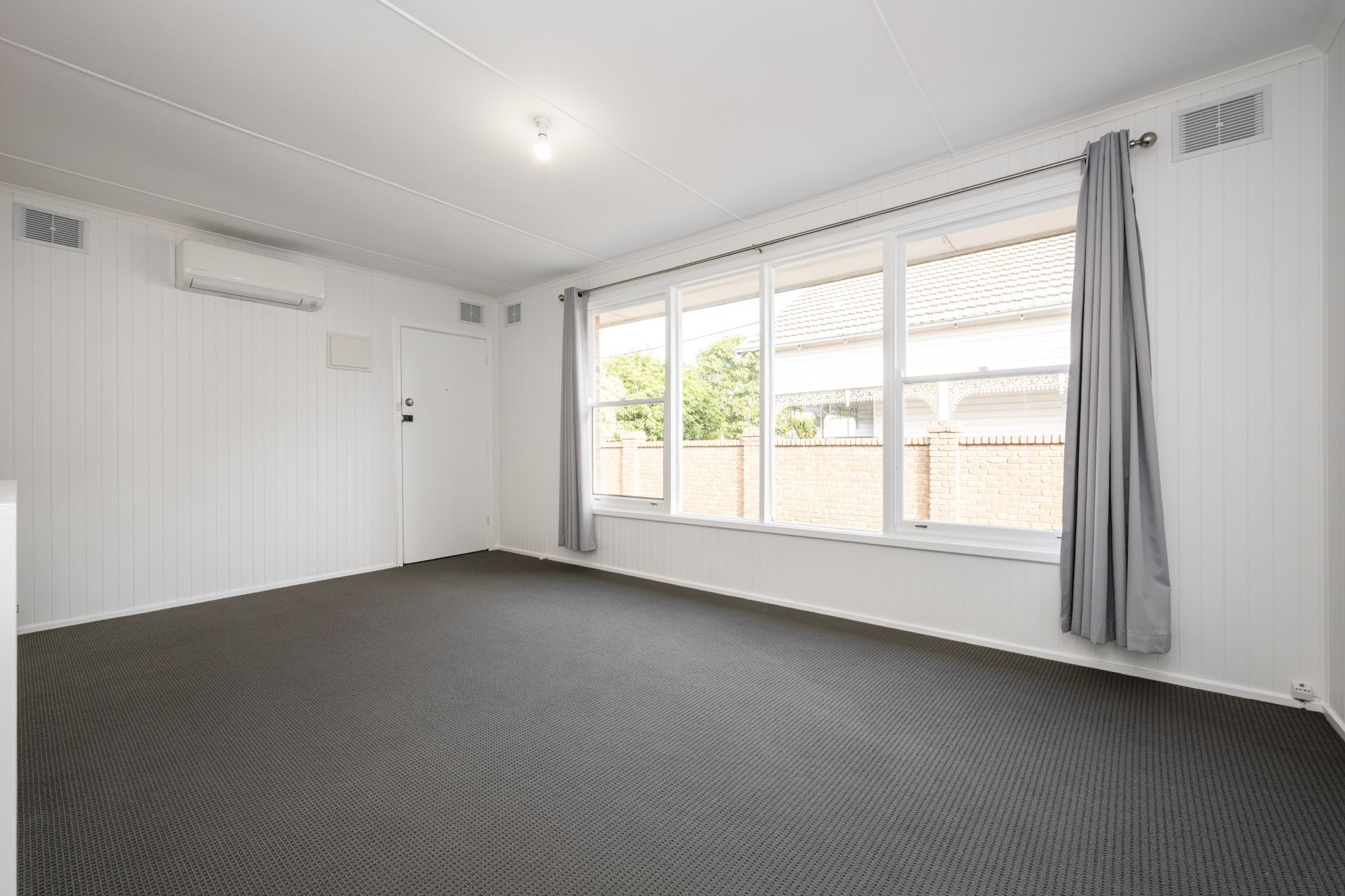 Freshly Updated Unit in a Prime Reservoir Location