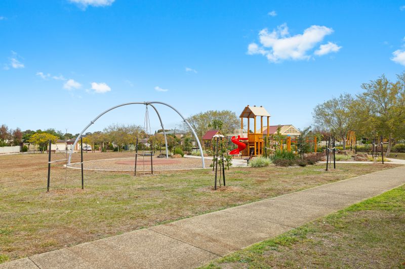 8 Braelands Close, Caroline Springs
