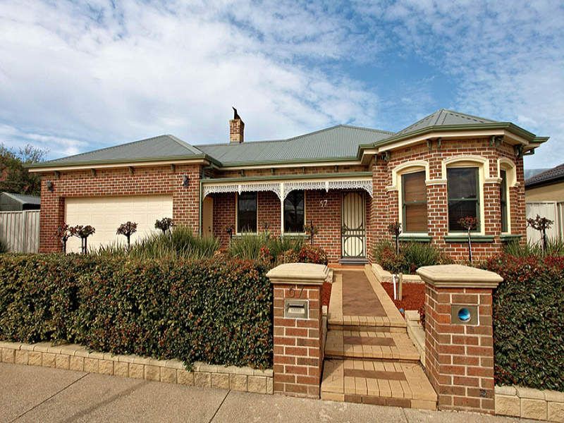 67 Springlake Avenue, Caroline Springs - Thumbnail 2