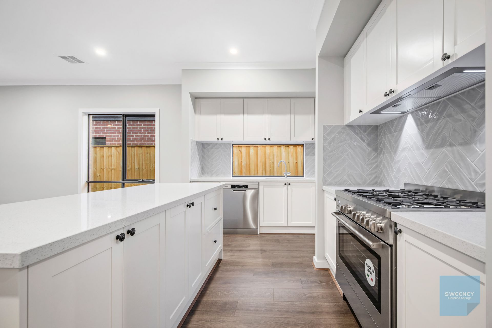 18 Senise Street, Fraser Rise - Thumbnail 3