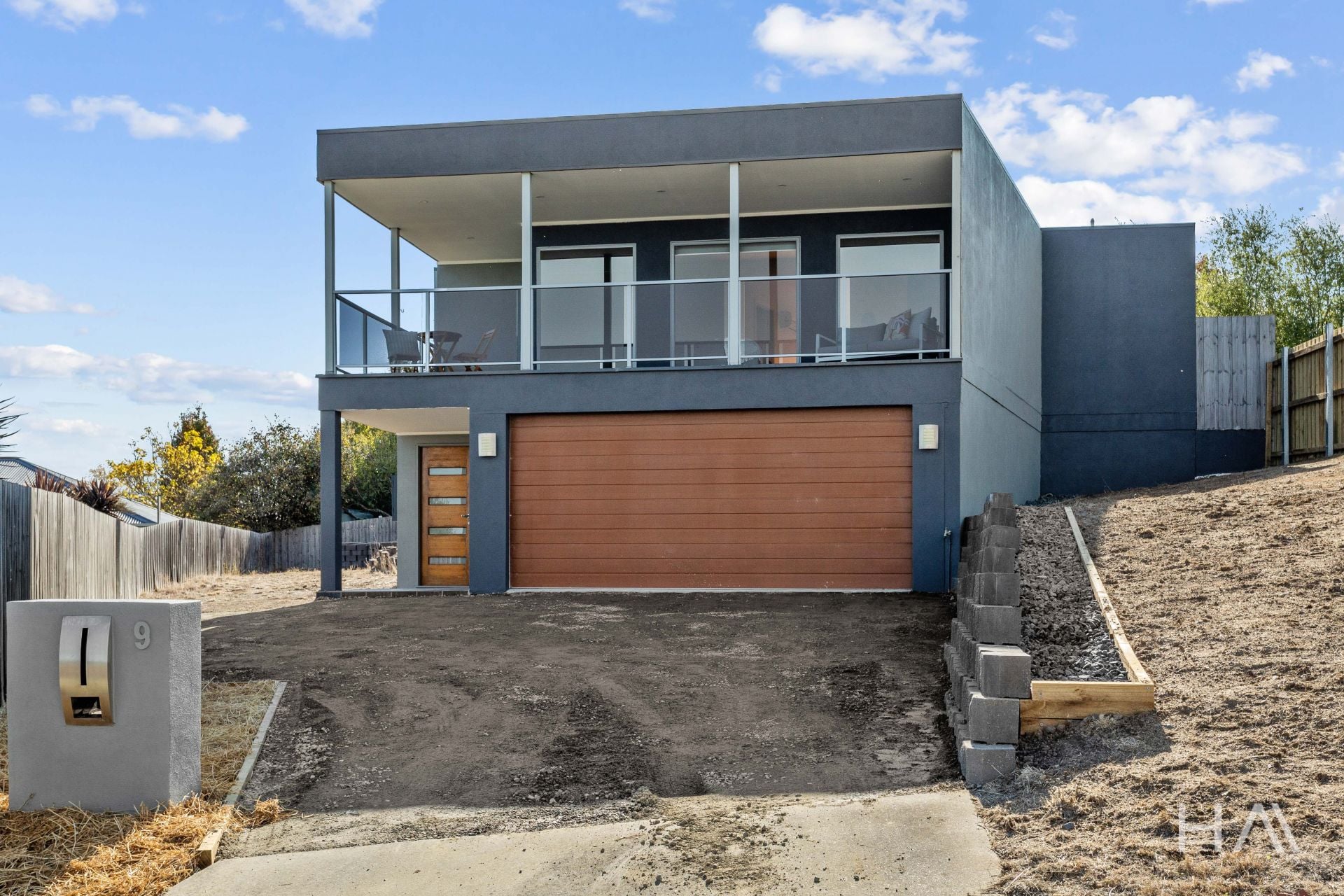 9 Caprice Court Newnham, Newnham - Thumbnail 2