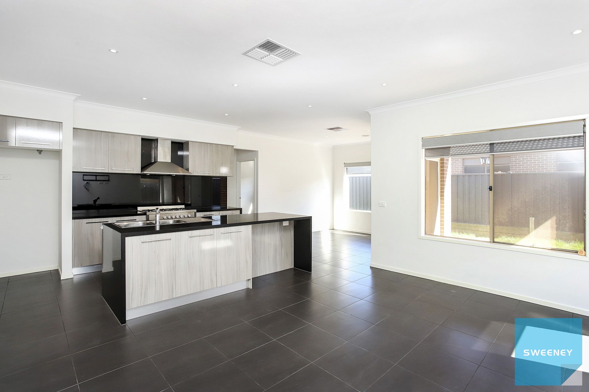 14 Luxor Drive, Fraser Rise - Thumbnail 5