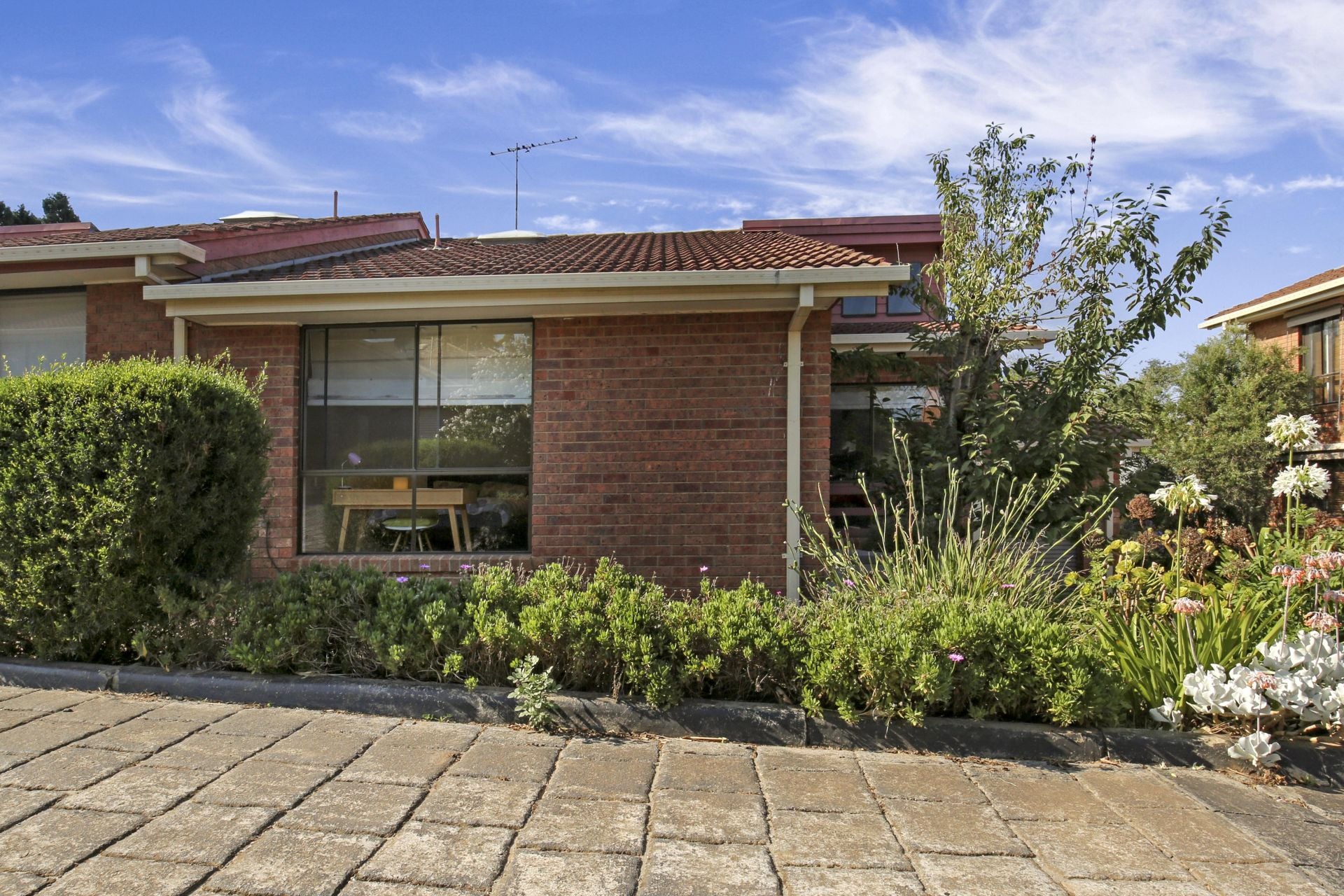 Light & Bright 2 Bedroom Townhouse