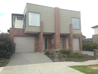 BEAUTIFULLY PRESENTED! NEW TOWNHOUSE!